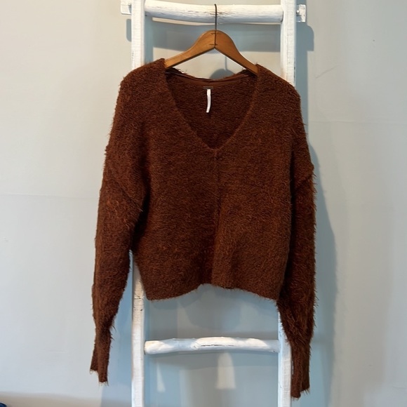 𝅺free people rust Icing Vneck furry pullover sweater xs/s - Picture 3 of 9